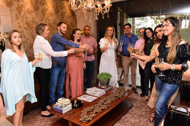 Juliana Saraiva recebe a 22ª edição da Revista Celebrar – foto 101