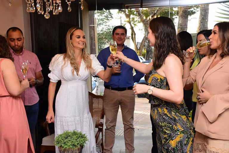 Juliana Saraiva recebe a 22ª edição da Revista Celebrar – foto 111