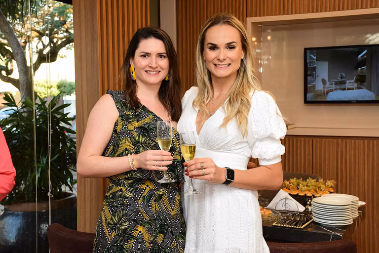 Juliana Saraiva recebe a 22ª edição da Revista Celebrar – foto 120