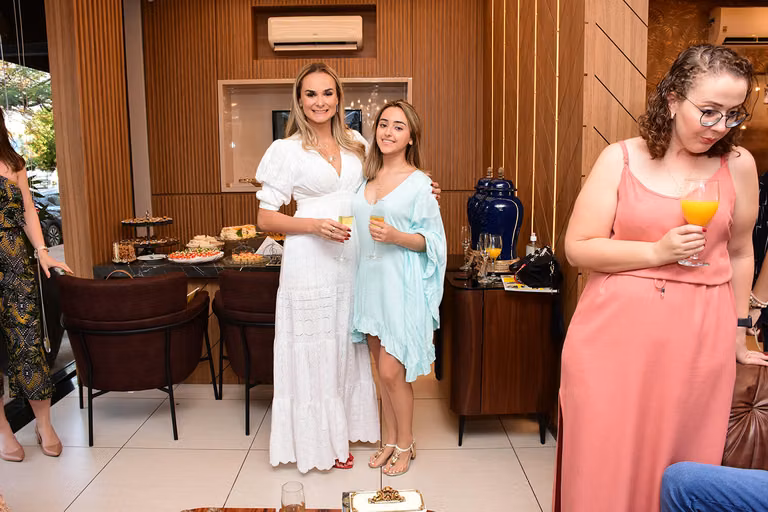 Juliana Saraiva recebe a 22ª edição da Revista Celebrar – foto 121