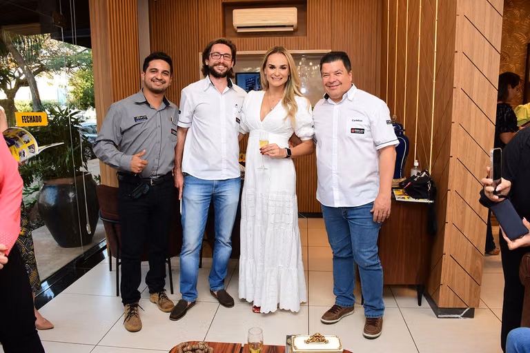 Juliana Saraiva recebe a 22ª edição da Revista Celebrar – foto 131