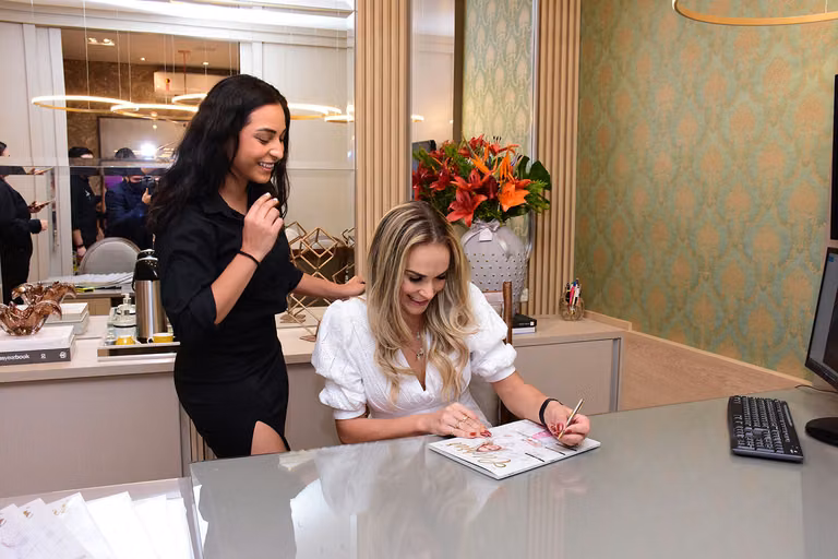 Juliana Saraiva recebe a 22ª edição da Revista Celebrar – foto 61