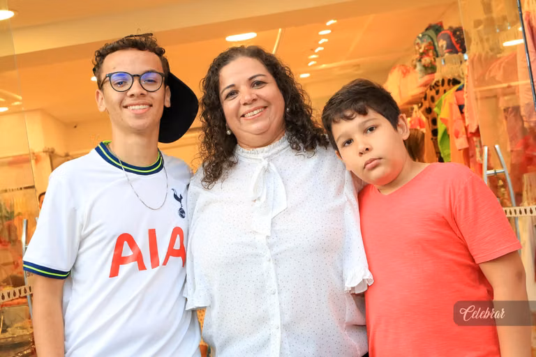 coquetel de lançamento lilica e tigor dourados – foto 26