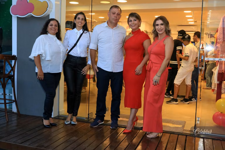 coquetel de lançamento lilica e tigor dourados – foto 46