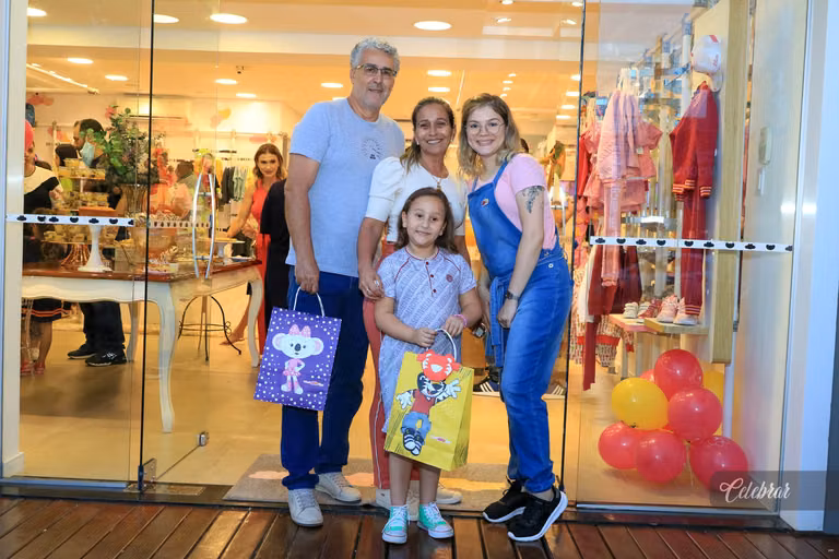 coquetel de lançamento lilica e tigor dourados – foto 50