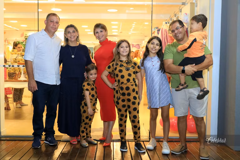 coquetel de lançamento lilica e tigor dourados – foto 61