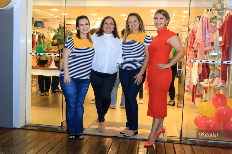 coquetel de lançamento lilica e tigor dourados – foto 69