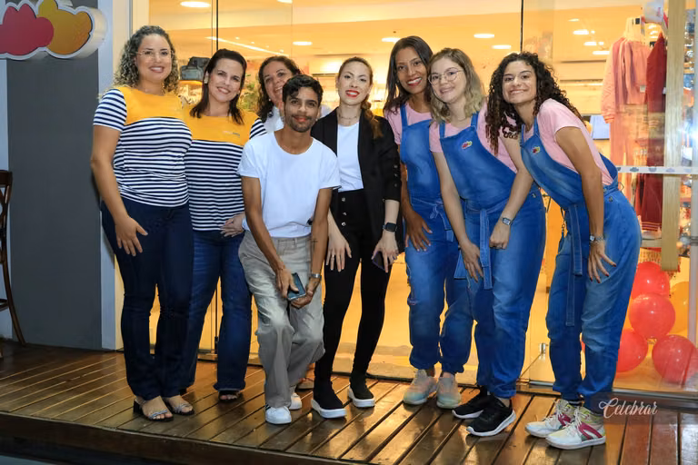 coquetel de lançamento lilica e tigor dourados – foto 76
