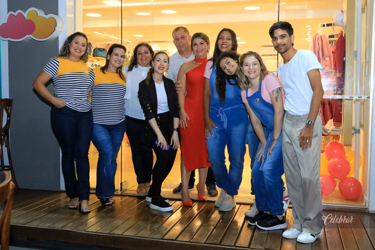 coquetel de lançamento lilica e tigor dourados – foto 77