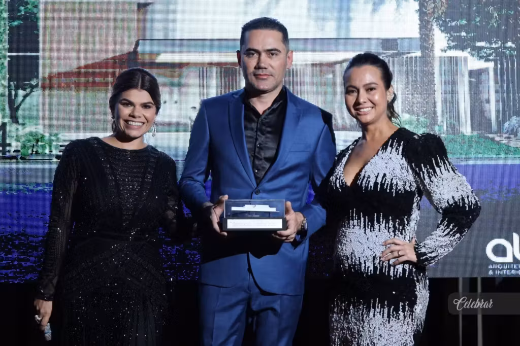Com 01 prenda, Leilodom arrecada R$ 40 mil para o projeto Edificando Sonhos da AT Arch & Construction no lançamento da 30ª Revista Celebrar