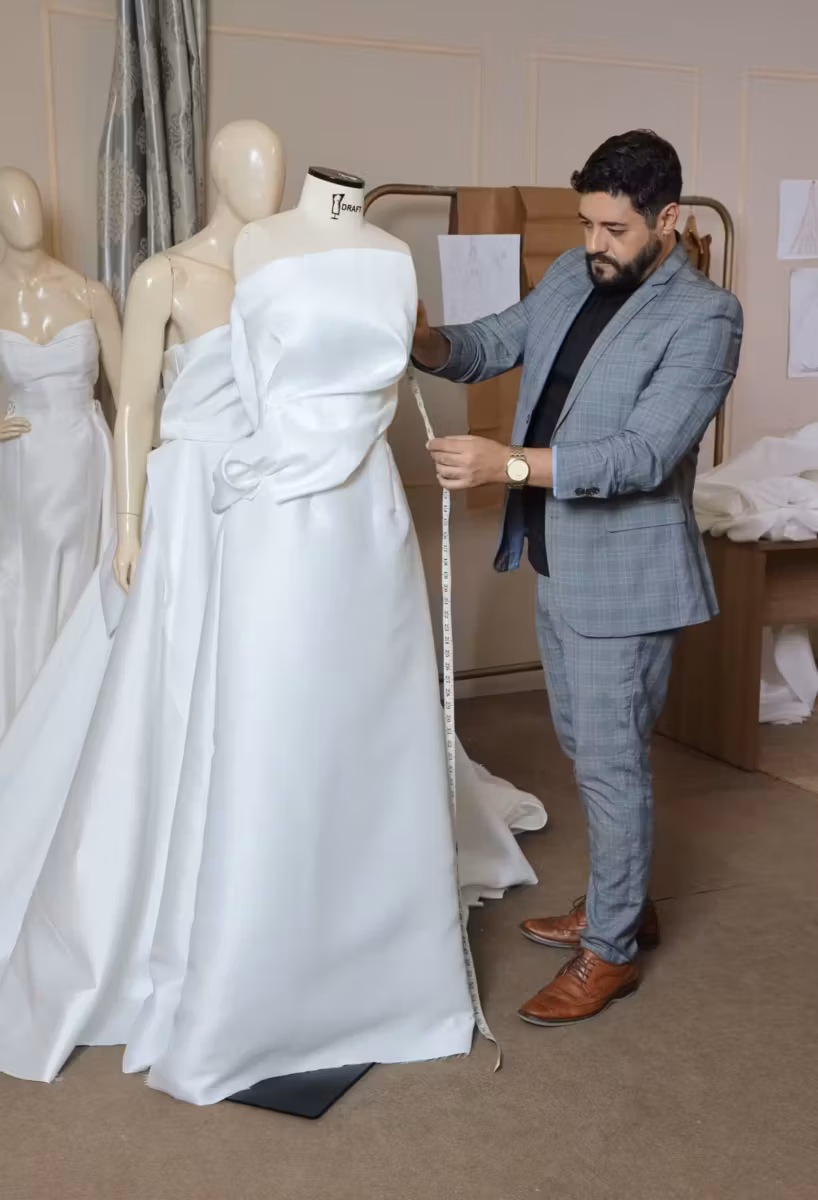 Deva Nonatto lança coleção de vestidos de noiva inspirados na moda dos anos 40 e 50