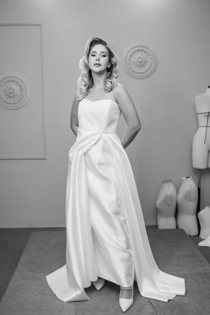 Conheça a coleção exclusiva de vestidos de noiva inspirados na moda dos anos 40 e 50 de deva nonatto