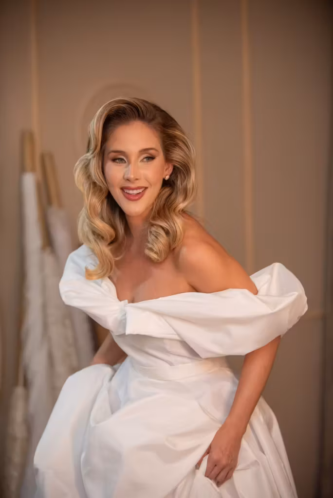 Conheça a coleção exclusiva de vestidos de noiva inspirados na moda dos anos 40 e 50 de deva nonatto