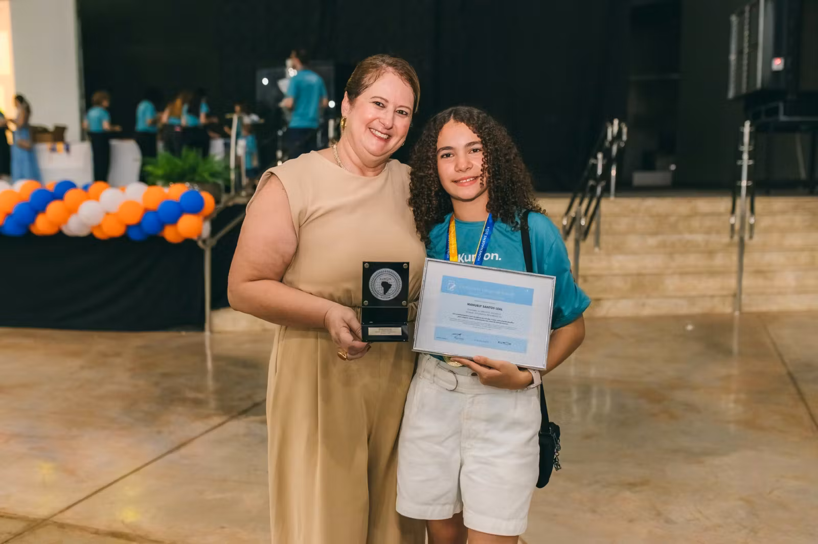 Celebração Brilhante: homenagem aos alunos adiantados do Kumon Unidade Progresso