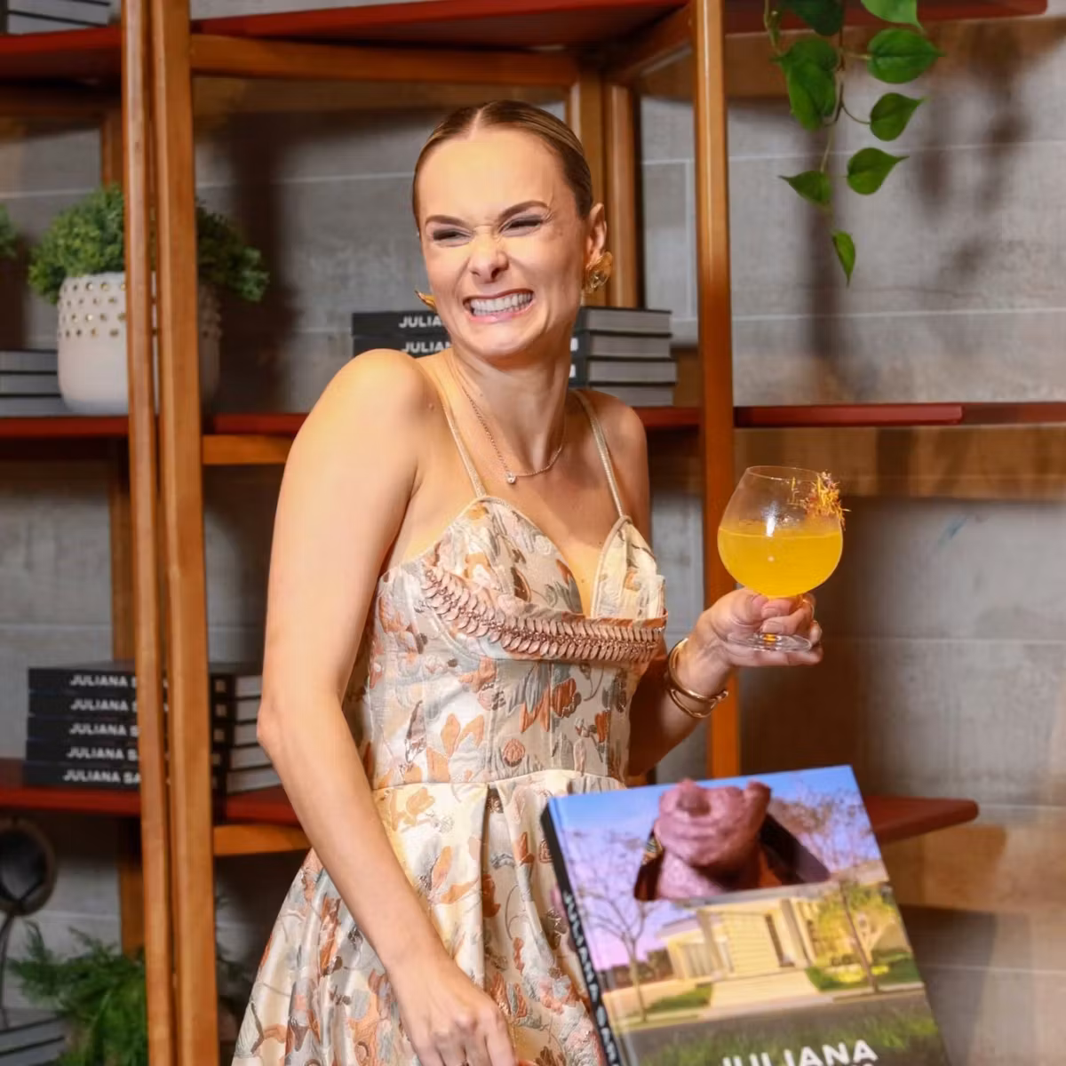 Juliana Saraiva lança seu 2º livro em evento para convidados no Hectares Park & Resort - ÁLBUM 01
