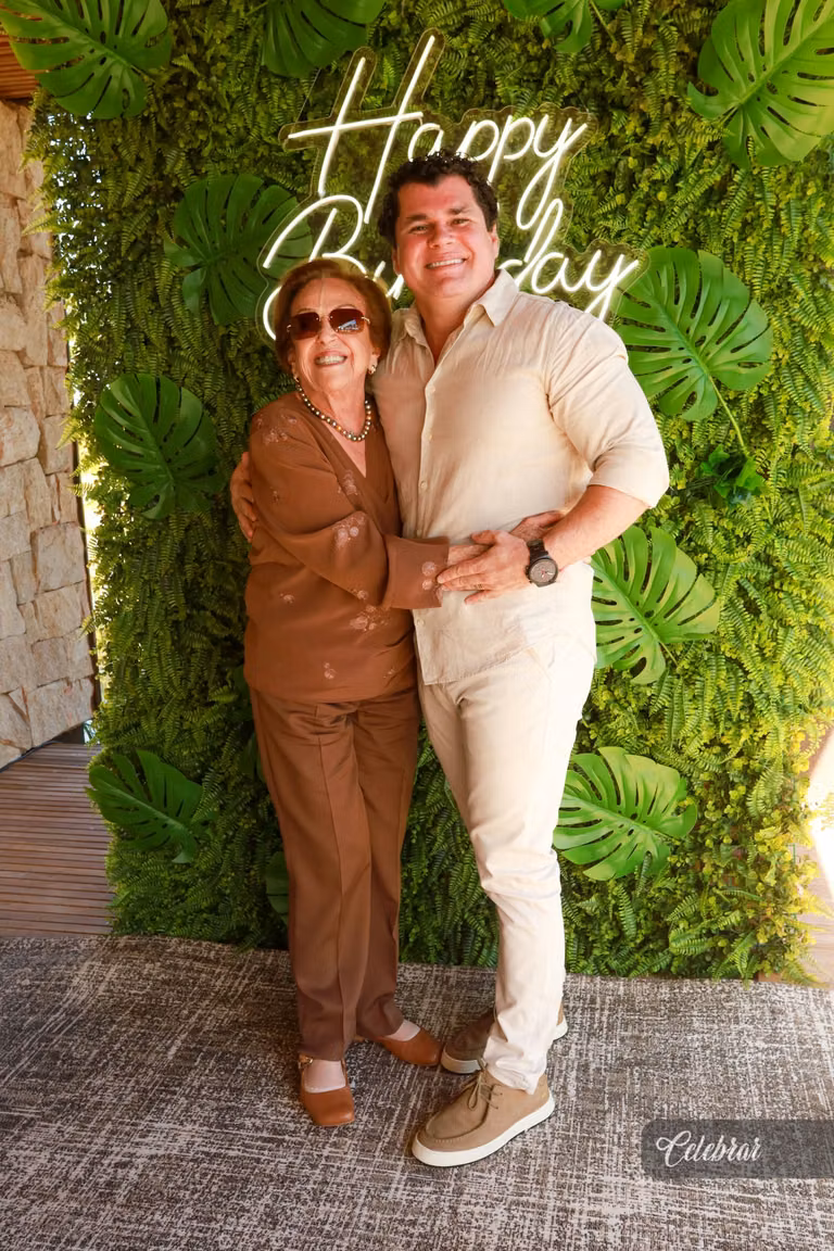Cristiano Almeida comemora seus 38 anos em um almoço surpresa com amigos e parceiros – foto 117