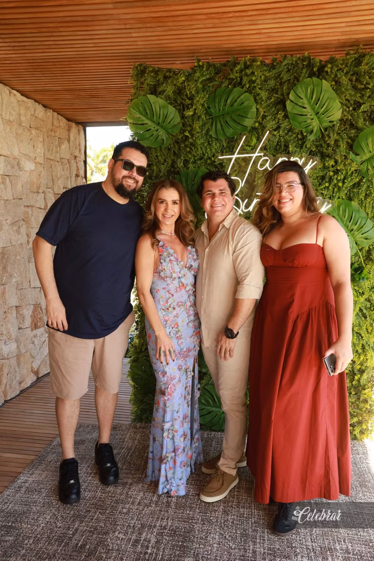 Cristiano Almeida comemora seus 38 anos em um almoço surpresa com amigos e parceiros – foto 173