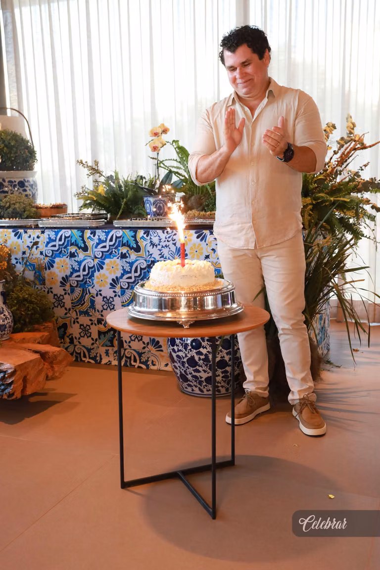 Cristiano Almeida comemora seus 38 anos em um almoço surpresa com amigos e parceiros – foto 245