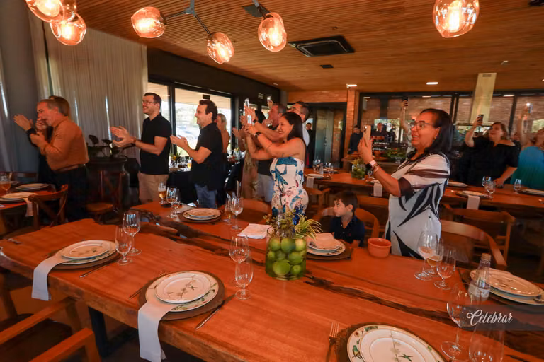 Cristiano Almeida comemora seus 38 anos em um almoço surpresa com amigos e parceiros – foto 87