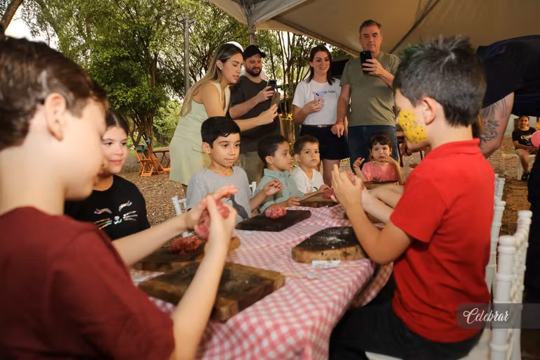OX Steak House comemora o Dia das Crianças com alegria e inclusão – foto 247
