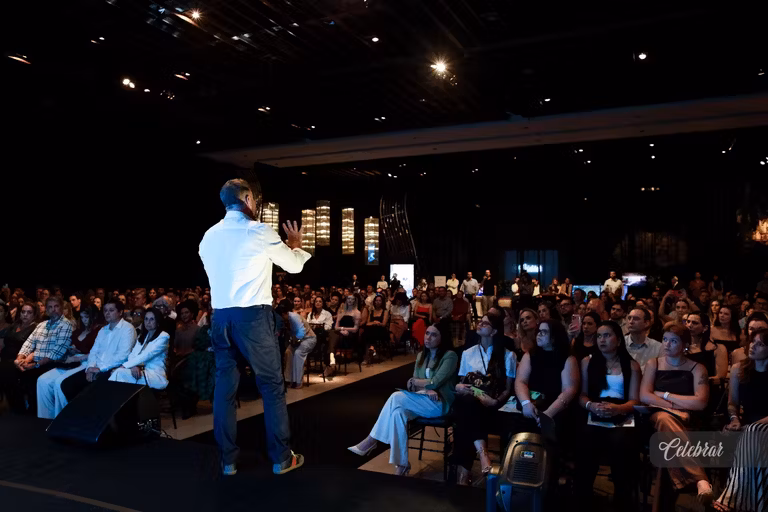 Veja mais registros da Masterclass “O Mercado de Luxo – Edição Especial Dourados”, com Carlos Ferreirinha – foto 41