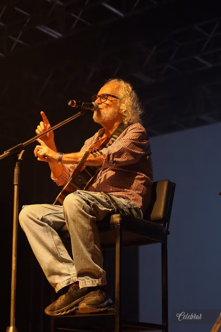 Uma noite para celebrar, cooperar e fazer o bem - 3° álbum – foto 14