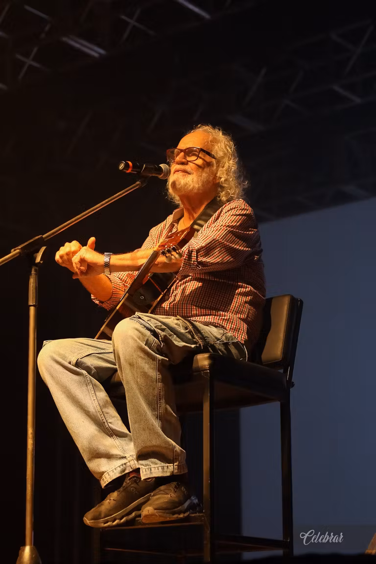 Uma noite para celebrar, cooperar e fazer o bem - 3° álbum – foto 16