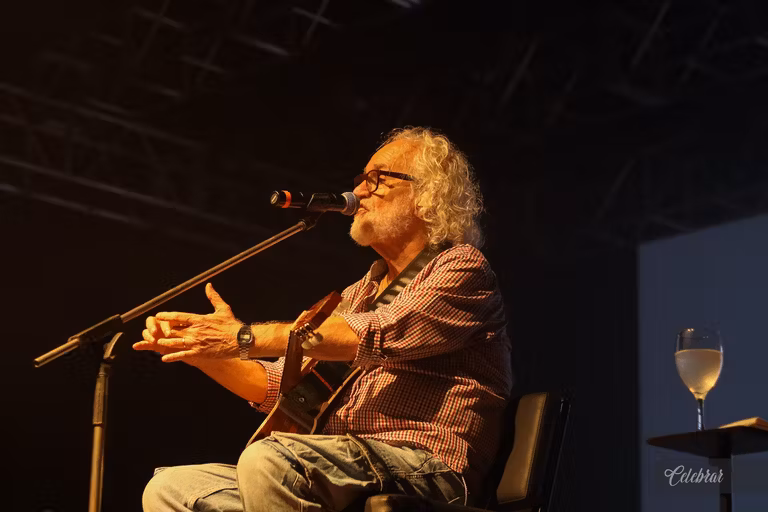 Uma noite para celebrar, cooperar e fazer o bem - 3° álbum – foto 19