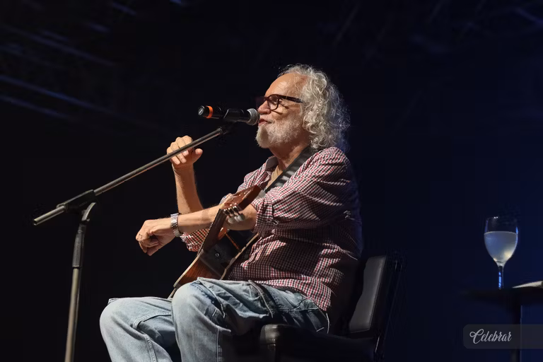 Uma noite para celebrar, cooperar e fazer o bem - 3° álbum – foto 21