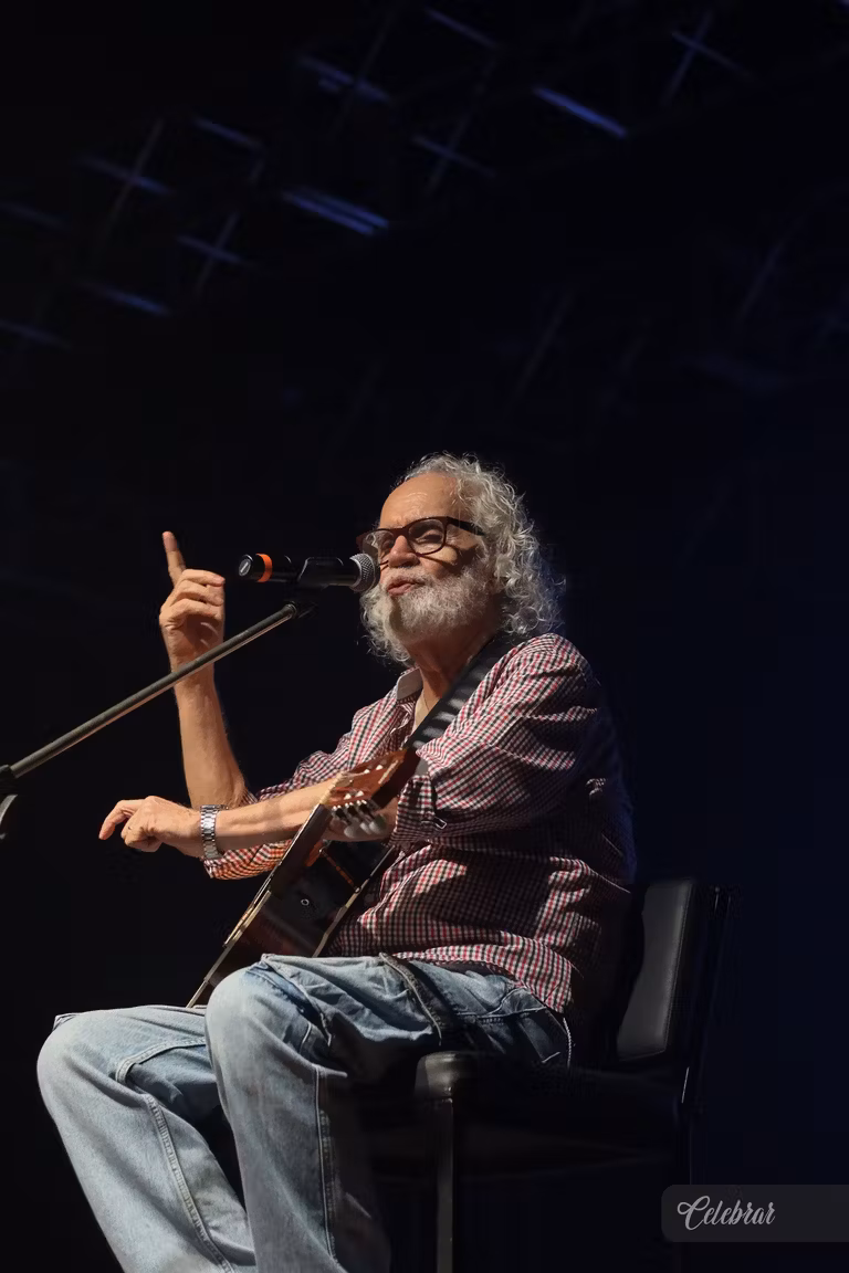 Uma noite para celebrar, cooperar e fazer o bem - 3° álbum – foto 23