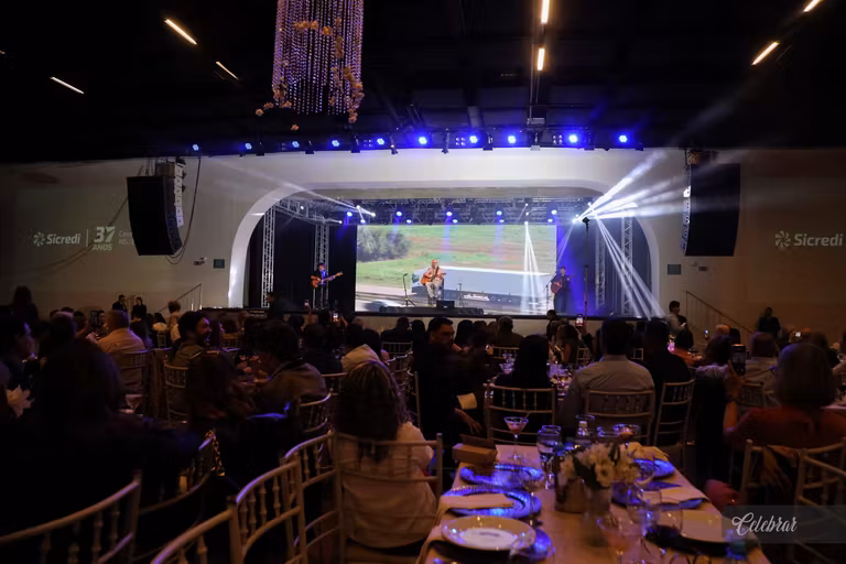 Sicredi Centro-Sul MS/BA celebra 37 anos com show beneficente em prol do Hospital de Amor de Dourados – foto 317
