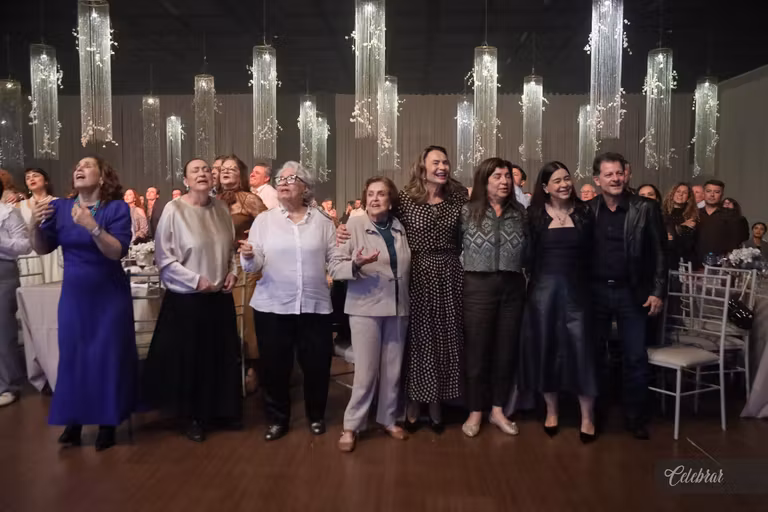 Uma noite para celebrar, cooperar e fazer o bem - 3° álbum – foto 68