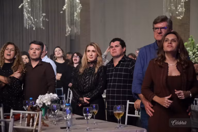 Uma noite para celebrar, cooperar e fazer o bem - 3° álbum – foto 69