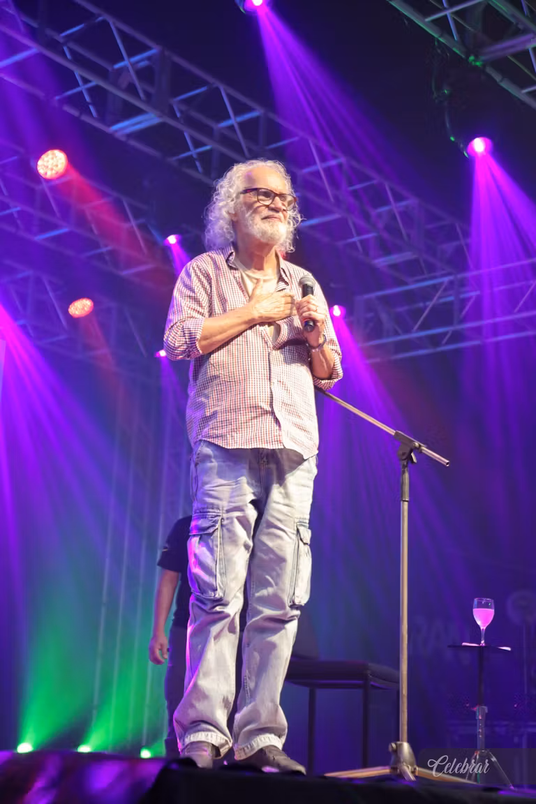 Uma noite para celebrar, cooperar e fazer o bem - 3° álbum – foto 71