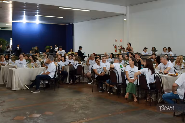 Celebrar no 22º LeiloDom: há 10 anos parceira do projeto, com lançamento da 41ª edição e capa da Dalmóbile Grupo FG. – foto 346