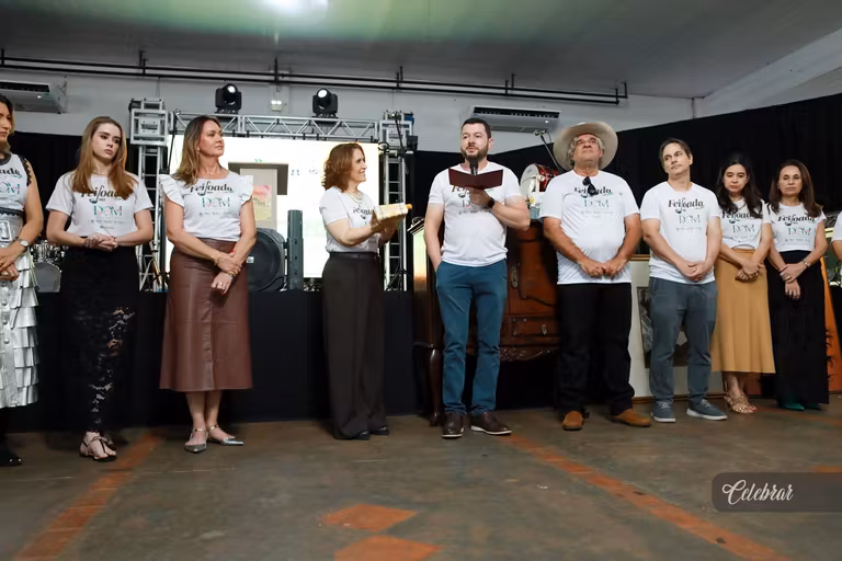 Celebrar no 22º LeiloDom: há 10 anos parceira do projeto, com lançamento da 41ª edição e capa da Dalmóbile Grupo FG. – foto 360
