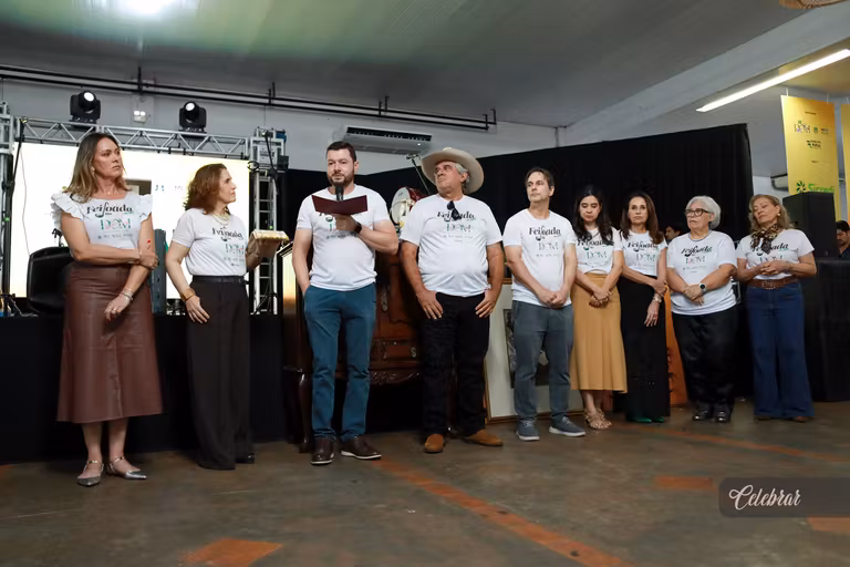 Celebrar no 22º LeiloDom: há 10 anos parceira do projeto, com lançamento da 41ª edição e capa da Dalmóbile Grupo FG. – foto 361