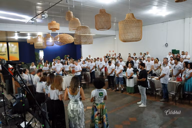 Celebrar no 22º LeiloDom: há 10 anos parceira do projeto, com lançamento da 41ª edição e capa da Dalmóbile Grupo FG. – foto 364