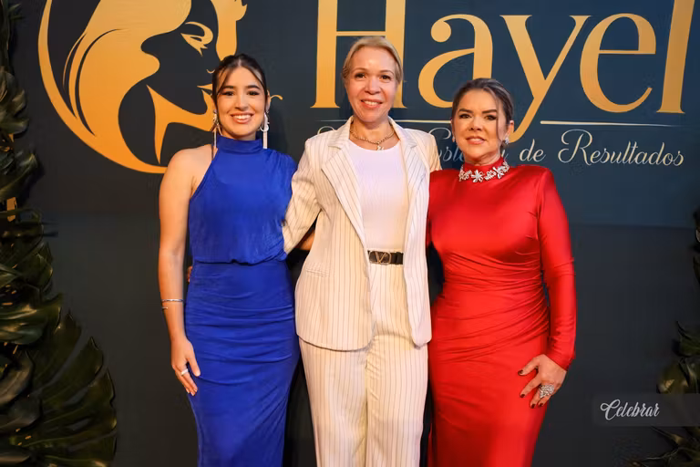 Uma noite de comemorações: celebrar a vida da empresária Cida Melo e os 3 anos da Clínica Hayel marcou um momento especial de conexão, gratidão e conquistas. – foto 7
