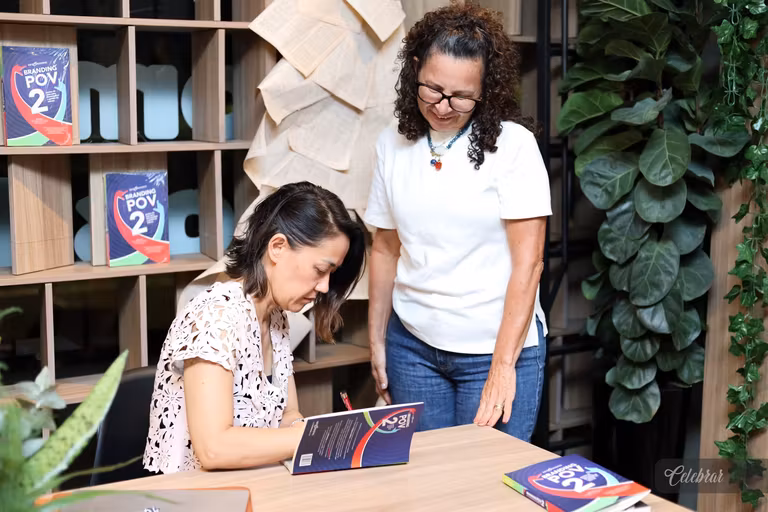 De Dourados para o Brasil: a especialista de brand Louise Irie é uma das autoras de Branding POV 2, lançado na Companhia dos Livros. – foto 115