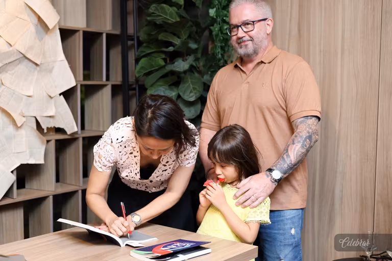 De Dourados para o Brasil: a especialista de brand Louise Irie é uma das autoras de Branding POV 2, lançado na Companhia dos Livros. – foto 135