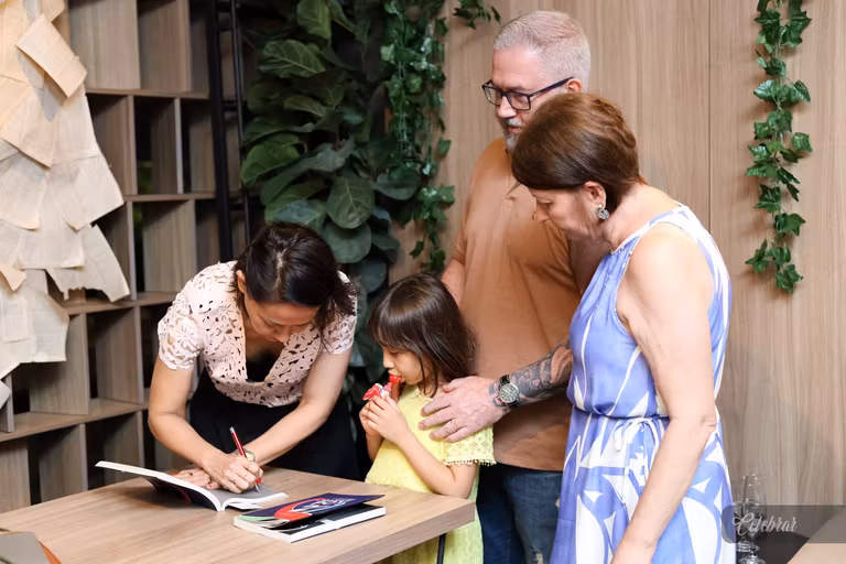 De Dourados para o Brasil: a especialista de brand Louise Irie é uma das autoras de Branding POV 2, lançado na Companhia dos Livros. – foto 136