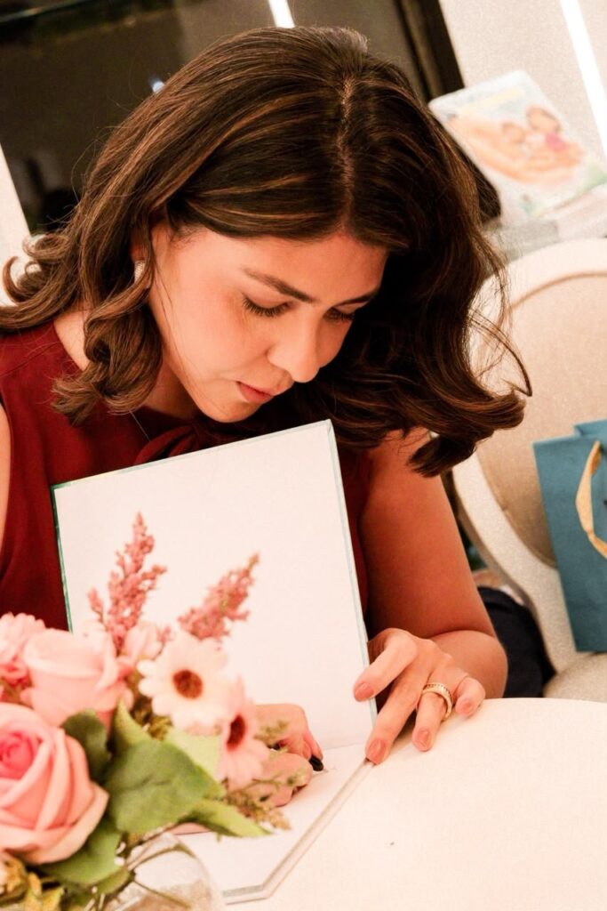 Ellen Vieira: quando os sonhos encontram as páginas de um livro
